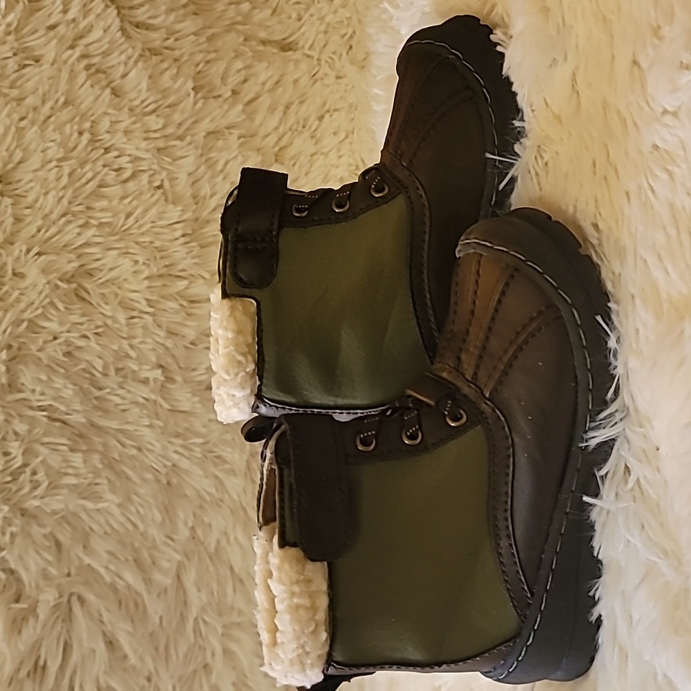 Old Navy,  Boy's Toddler Boots  Size 9 - Picture 2 of 8